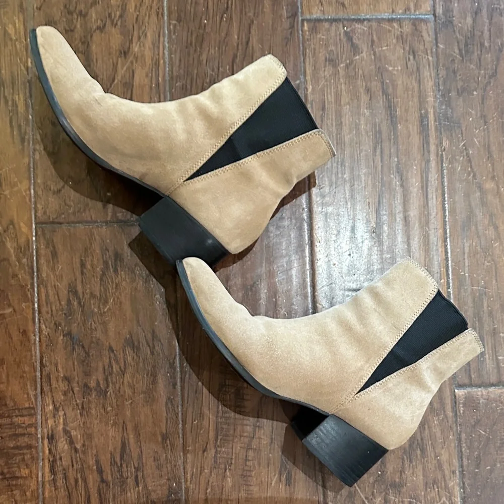 Urban Outfitters Beige‎ Suede Ankle Booties Size 7